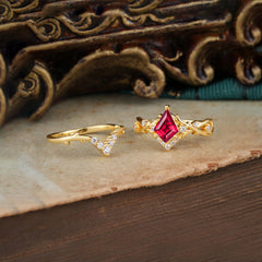 Luxury Vintage 5-Prong Kite-Cut Ruby Engagement Ring Set