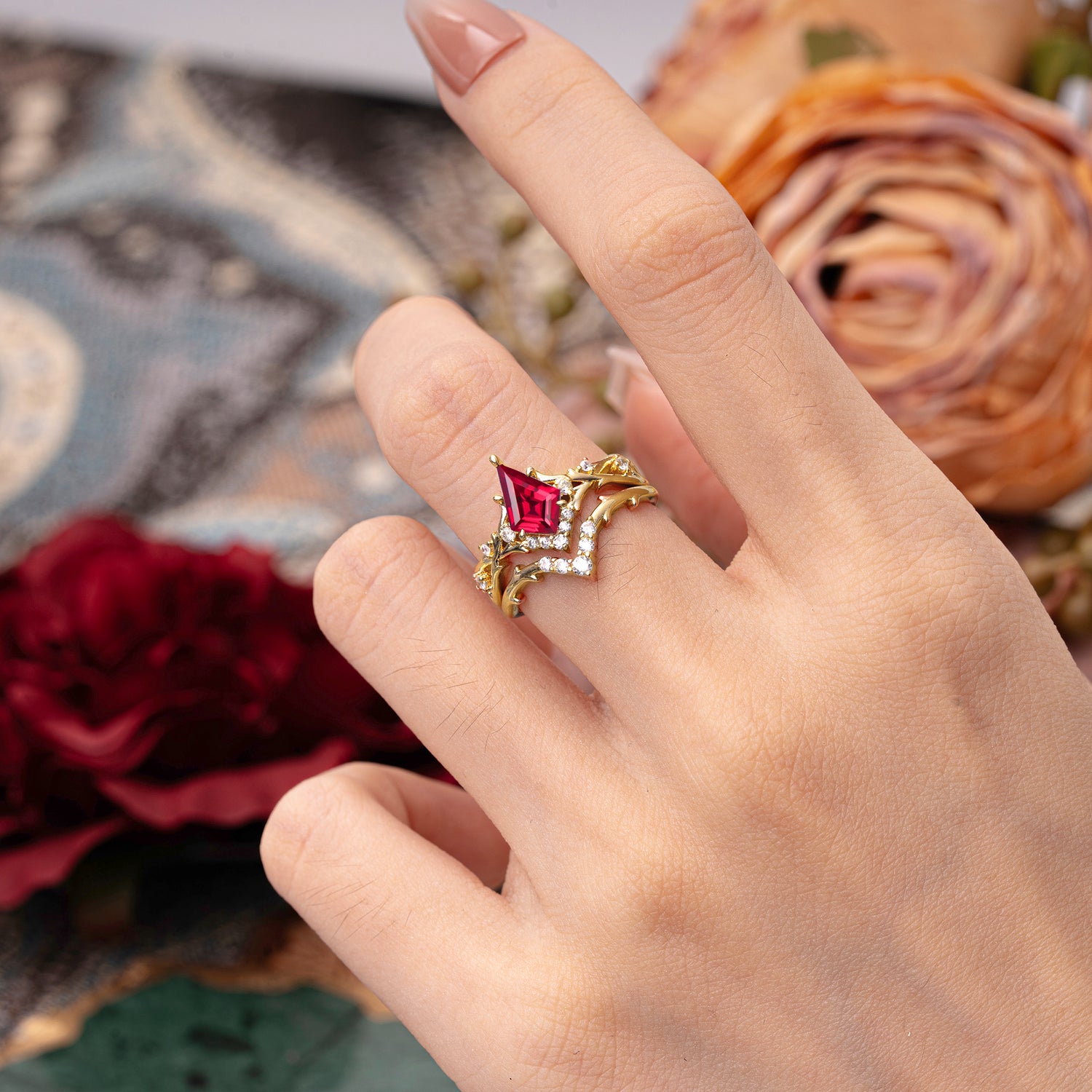 Luxury Vintage 5-Prong Kite-Cut Ruby Bridal Ring Set