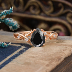 Luxury Vintage 4-Prong Pear-Cut Black Onyx Engagement Ring