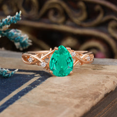 Luxury Vintage 4-Prong Pear-Cut Natural Emerald Engagement Ring
