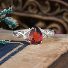 Luxury Vintage 4-Prong Pear-Cut Natural Garnet Engagement Ring
