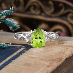 Luxury Vintage 4-Prong Pear-Cut Peridot Engagement Ring