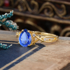 Luxury Vintage 4-Prong Pear-Cut Sapphire Engagement Ring