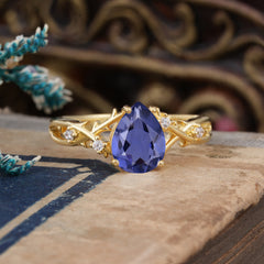 Luxury Vintage 4-Prong Pear-Cut Tanzanite Engagement Ring