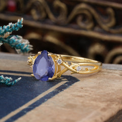 Luxury Vintage 4-Prong Pear-Cut Tanzanite Engagement Ring