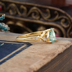 Luxury Vintage 4-Prong Pear-Cut Natural Moss Agate Engagement Ring