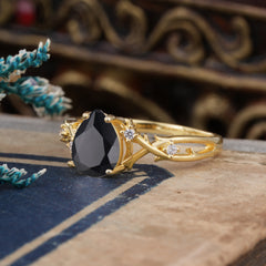Luxury Vintage 4-Prong Pear-Cut Black Onyx Engagement Ring