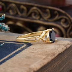 Luxury Vintage 4-Prong Pear-Cut Black Onyx Engagement Ring