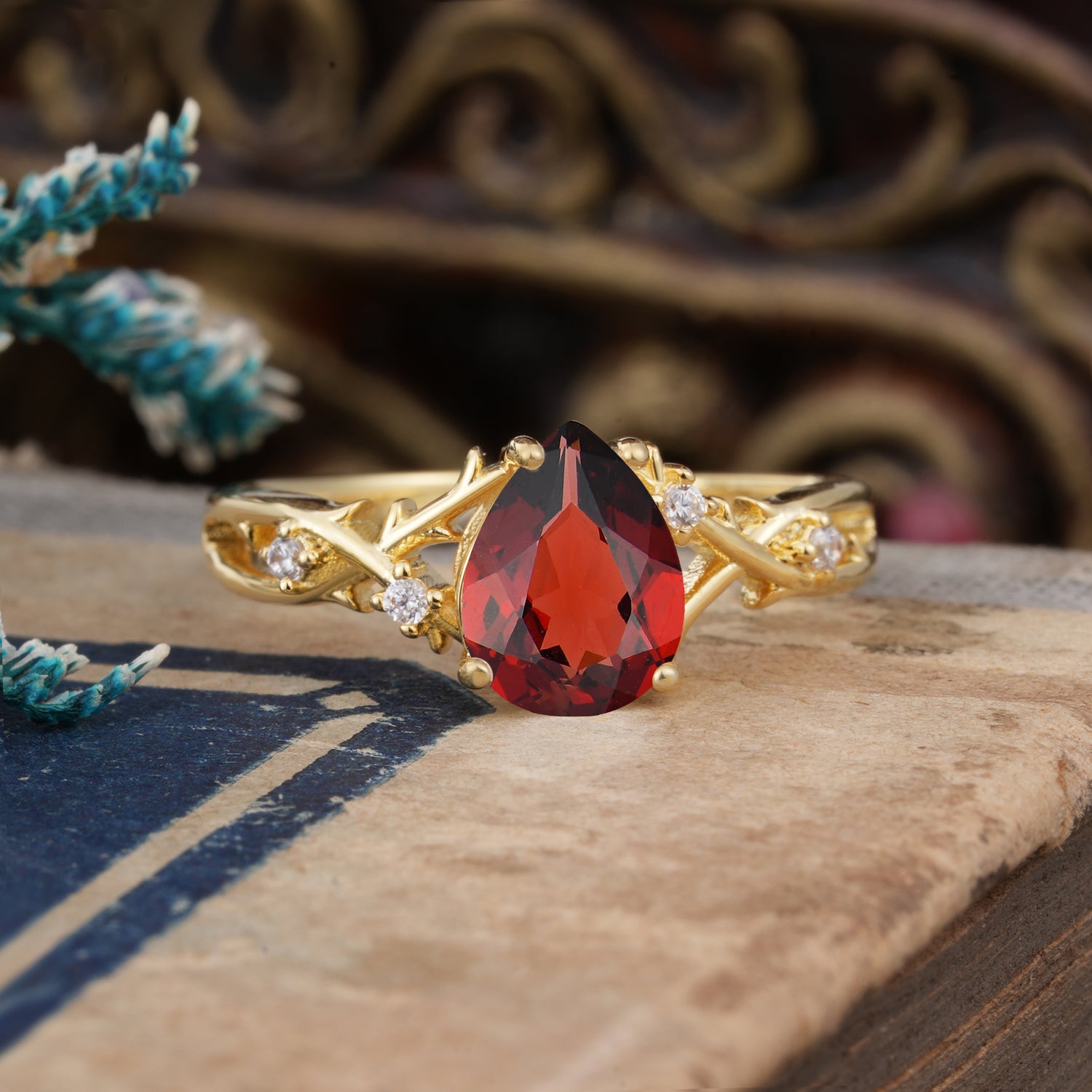 Luxury Vintage 4-Prong Pear-Cut Natural Garnet Engagement Ring