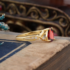 Luxury Vintage 4-Prong Pear-Cut Natural Garnet Engagement Ring