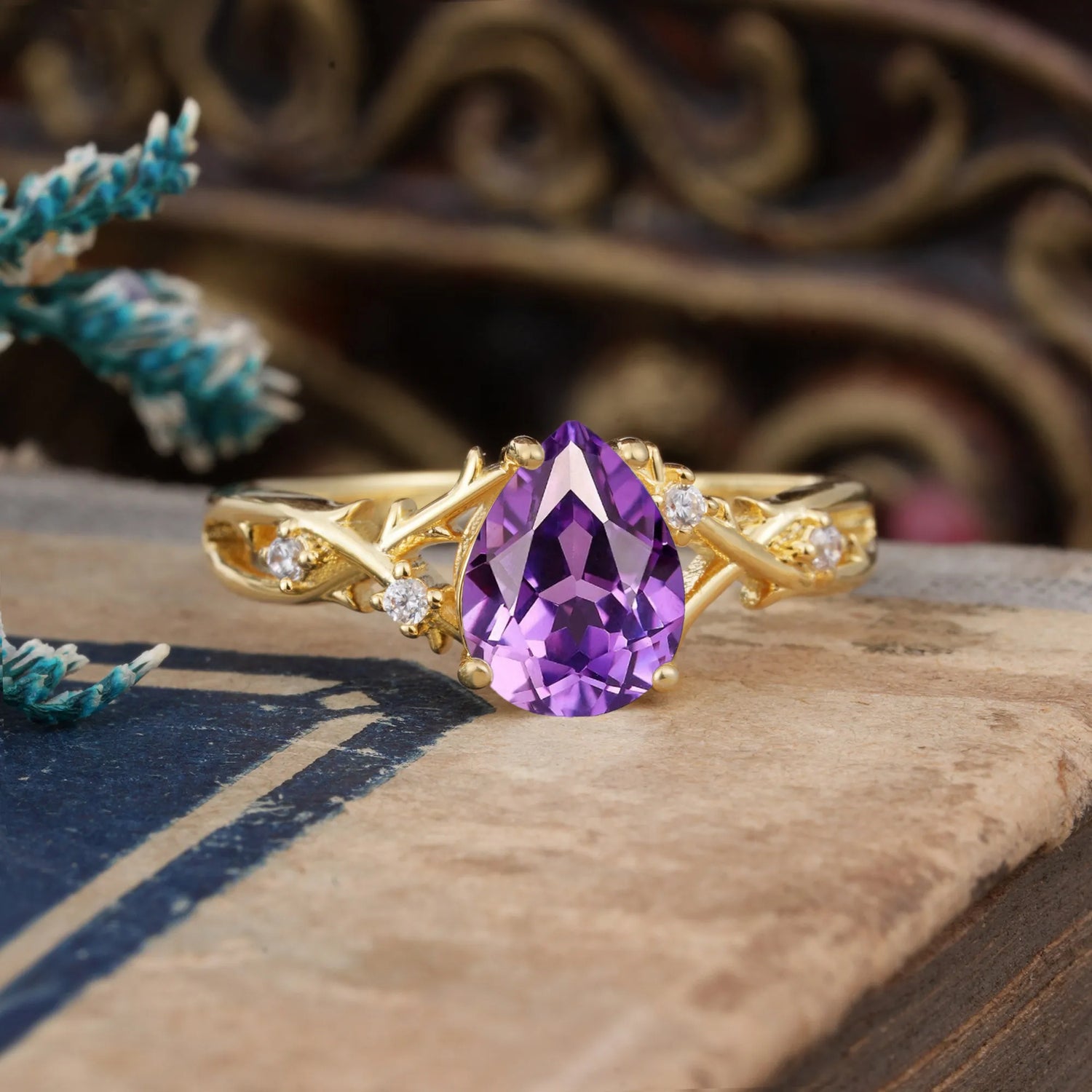 Luxury Vintage 4-Prong Pear-Cut Amethyst Engagement Ring