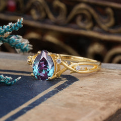 Luxury Vintage 4-Prong Pear-Cut Natural Alexandrite Engagement Ring