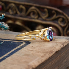 Luxury Vintage 4-Prong Pear-Cut Natural Alexandrite Engagement Ring