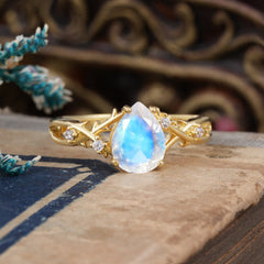 Luxury Vintage 4-Prong Pear-Cut Moonstone Engagement Ring