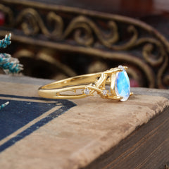 Luxury Vintage 4-Prong Pear-Cut Moonstone Engagement Ring