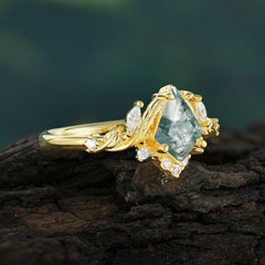 Kite-Cut Natural Light Green Moss Agate Ring