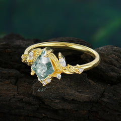 Kite-Cut Natural Light Green Moss Agate Ring