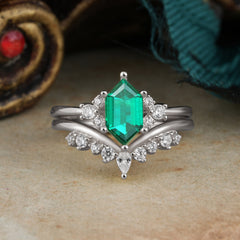 Luxury Vintage Classic 6-Prong Hexagonal-Cut Emerald Engagement Ring Set