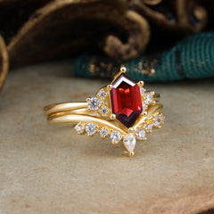Luxury Vintage Classic 6-Prong Hexagonal-Cut Garnet Engagement Ring Set