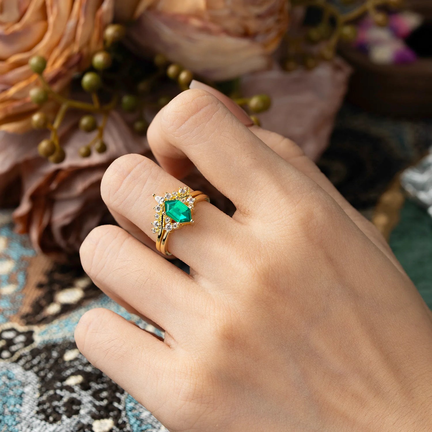 Luxury Vintage Classic 6-Prong Hexagonal-Cut Emerald Engagement Ring Set