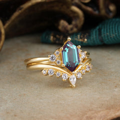 Luxury Vintage Classic 6-Prong Hexagonal-Cut Alexandrite Engagement Ring Set