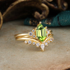 Luxury Vintage Classic 6-Prong Hexagonal-Cut Peridot Engagement Ring Set