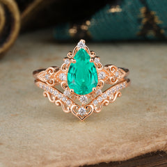 Luxury 4 Prong Pear Cut Emerald Stackable Ring Set