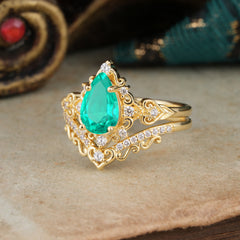 Luxury 4 Prong Pear Cut Emerald Stackable Ring Set