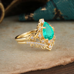 Luxury 4 Prong Pear Cut Emerald Stackable Ring Set