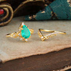 Luxury 4 Prong Pear Cut Emerald Stackable Ring Set