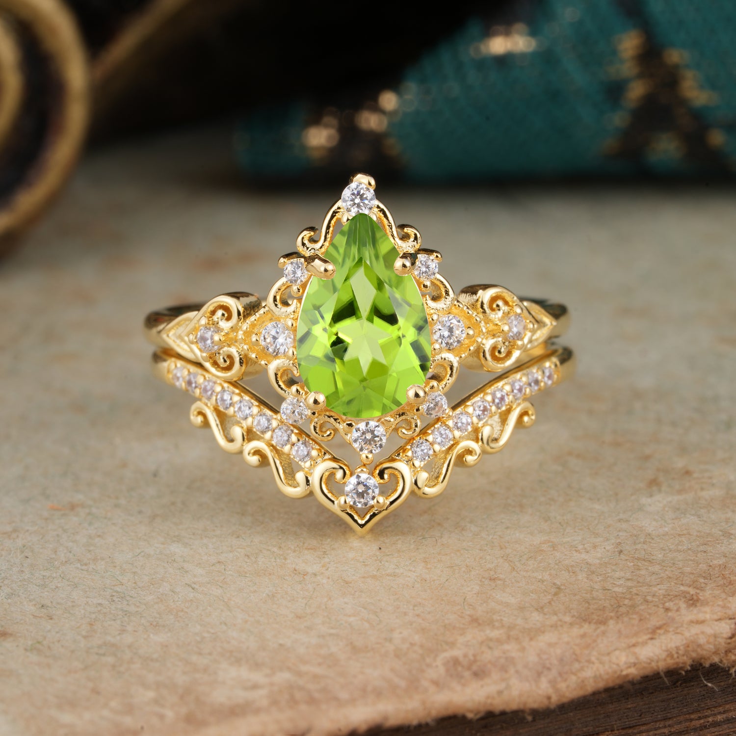 Luxury 4 Prong Pear Cut Peridot Bridal Ring Set