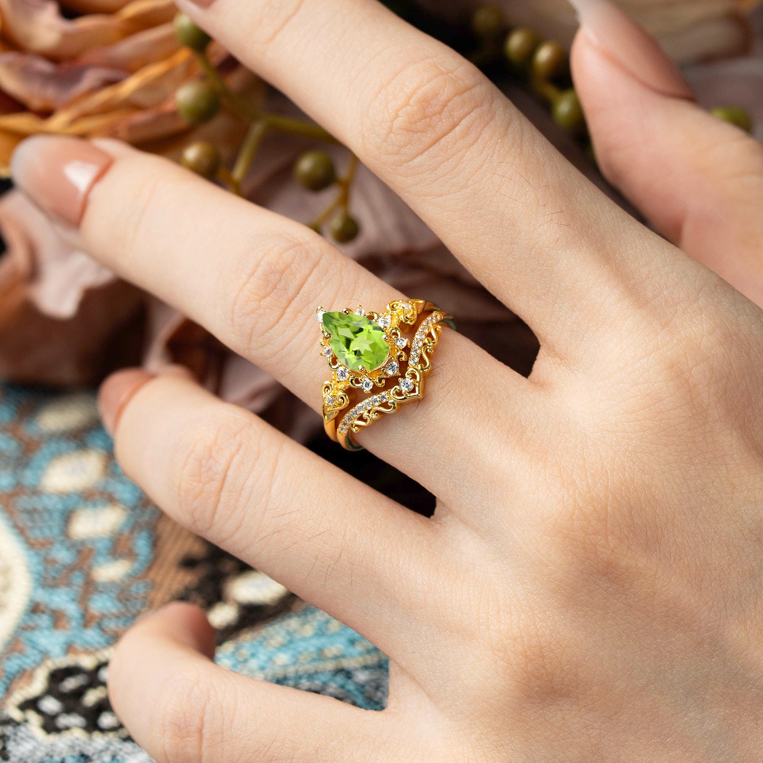 Luxury 4 Prong Pear Cut Peridot Bridal Ring Set