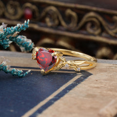 Classic Nature-Inspired 3-Prong Heart-Shaped Natural Garnet Engagement Ring