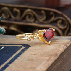 Classic Nature-Inspired 3-Prong Heart-Shaped Natural Garnet Engagement Ring