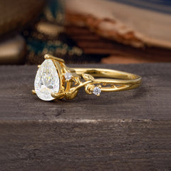 Luxury Nature-Inspired 3-Prong Pear-Cut Moissanite Engagement Ring