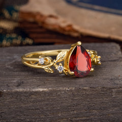 Luxury Nature-Inspired 3-Prong Pear-Cut Garnet Engagement Ring
