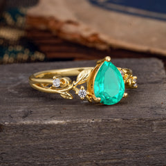 Luxury Nature-Inspired 3-Prong Pear-Cut Emerald Engagement Ring