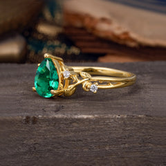 Luxury Nature-Inspired 3-Prong Pear-Cut Emerald Engagement Ring