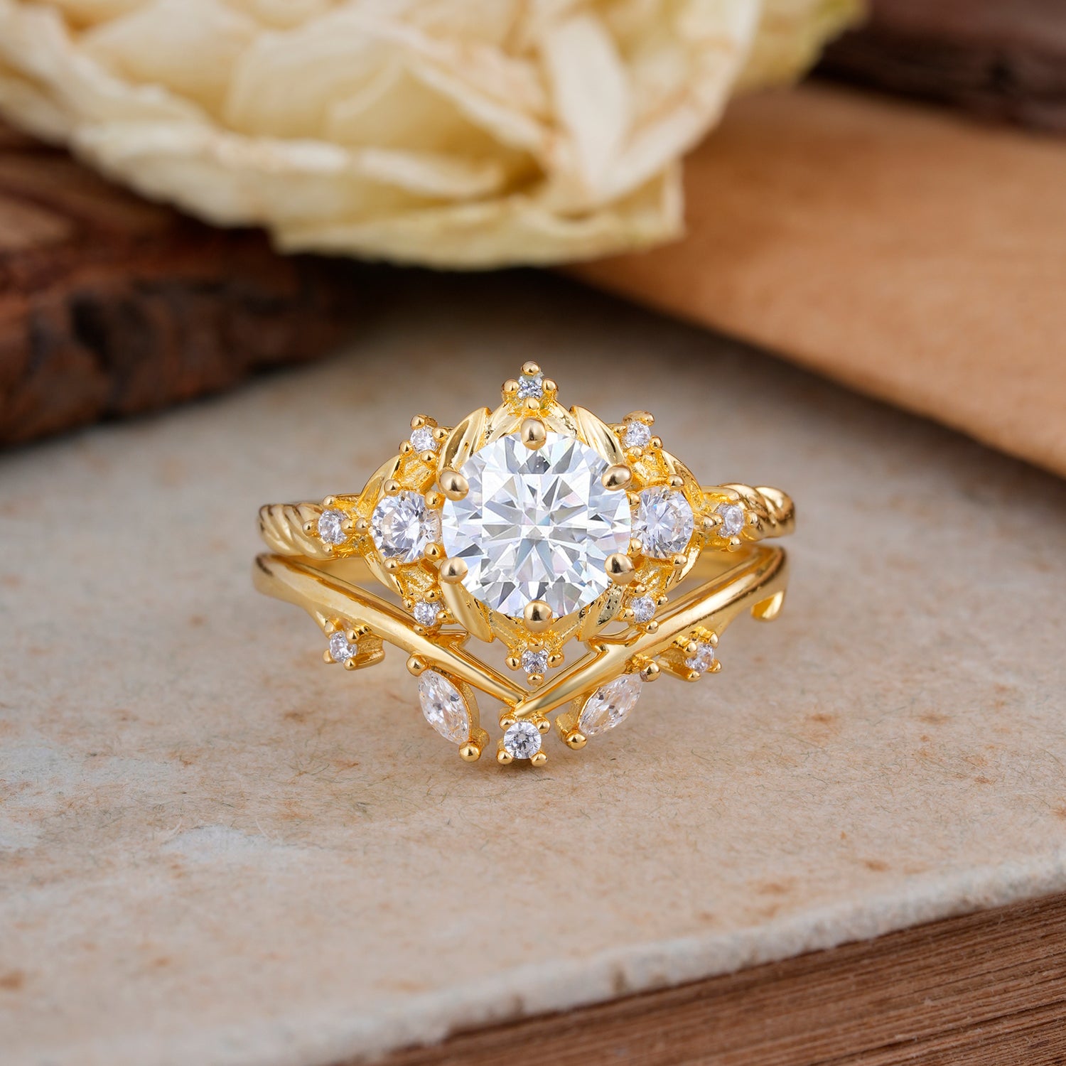 Fashion-Exquisite 6-Prong Round-Cut Moissanite Engagement Ring Bridal Set