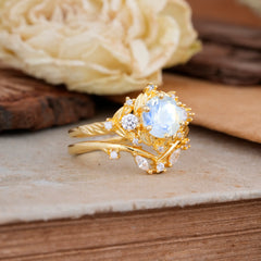 Fashion-Exquisite 6-Prong Round-Cut Natural Moonstone Engagement Ring Set