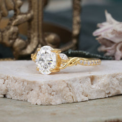 Fashion-Forward Oval Lab Diamond Alternative - Luxury 4-Prong Moissanite Engagement Ring