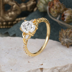 Fashion-Forward Oval Lab Diamond Alternative - Luxury 4-Prong Moissanite Engagement Ring