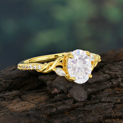 Fashion-Forward Oval Lab Diamond Alternative - Luxury 4-Prong Moissanite Engagement Ring
