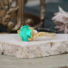 Fashion-Forward Luxury 4-Prong Emerald Engagement Ring