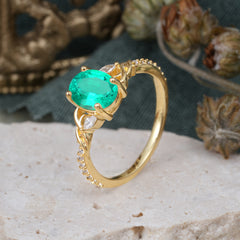 Fashion-Forward Luxury 4-Prong Emerald Engagement Ring