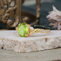 Fashion-Forward Luxury 4-Prong Peridot Engagement Ring