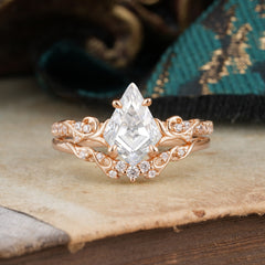 Luxurious Nature-Inspired 4-Prong Kite-Cut Moissanite Engagement Ring Set