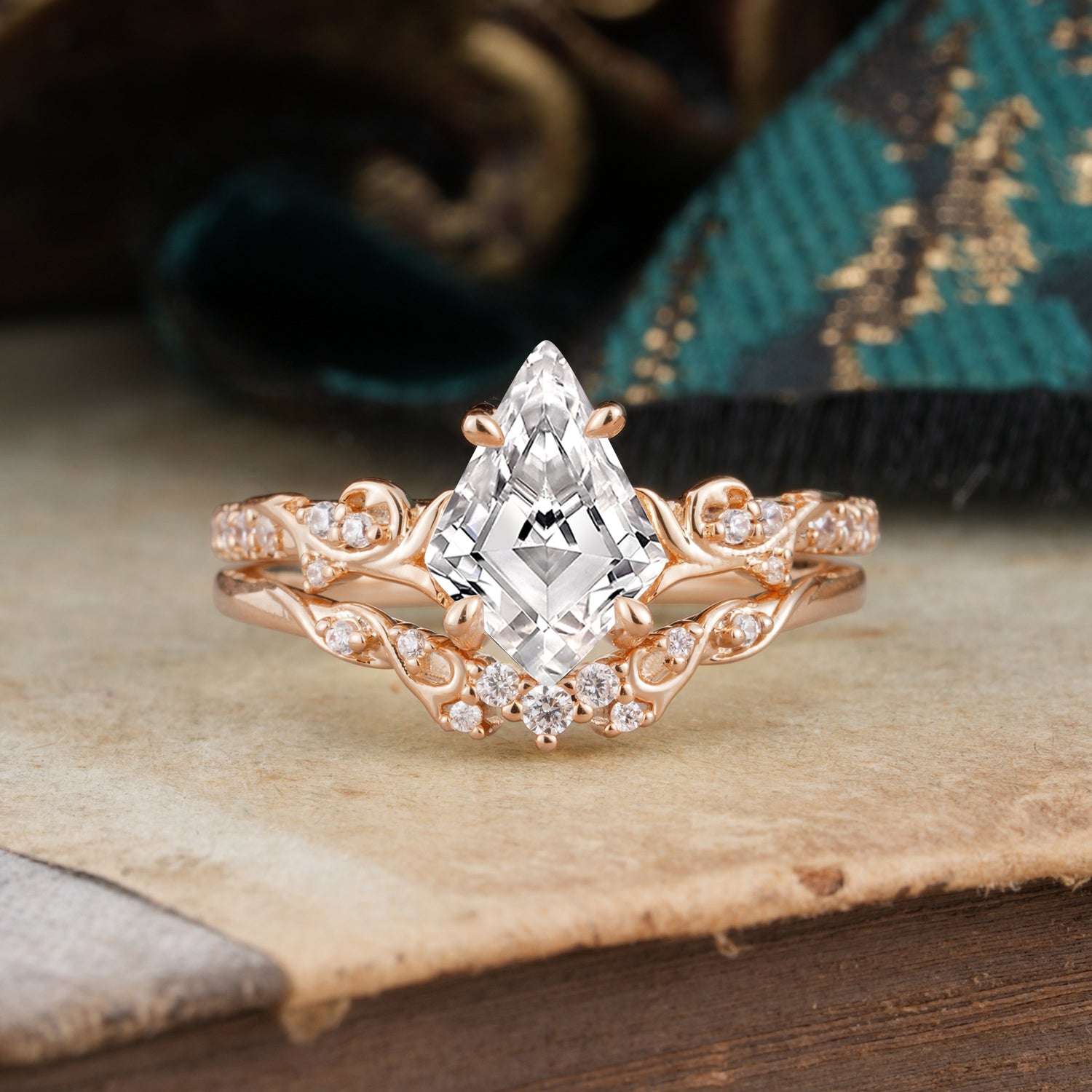 Luxurious Nature-Inspired 4-Prong Kite-Cut Lab Diamond Bridal Ring Set