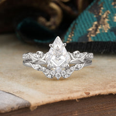 Luxurious Nature-Inspired 4-Prong Kite-Cut Moissanite Engagement Ring Set