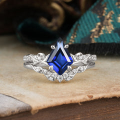 Luxurious Nature-Inspired 4-Prong Kite-Cut Aquamarine Engagement Ring Set